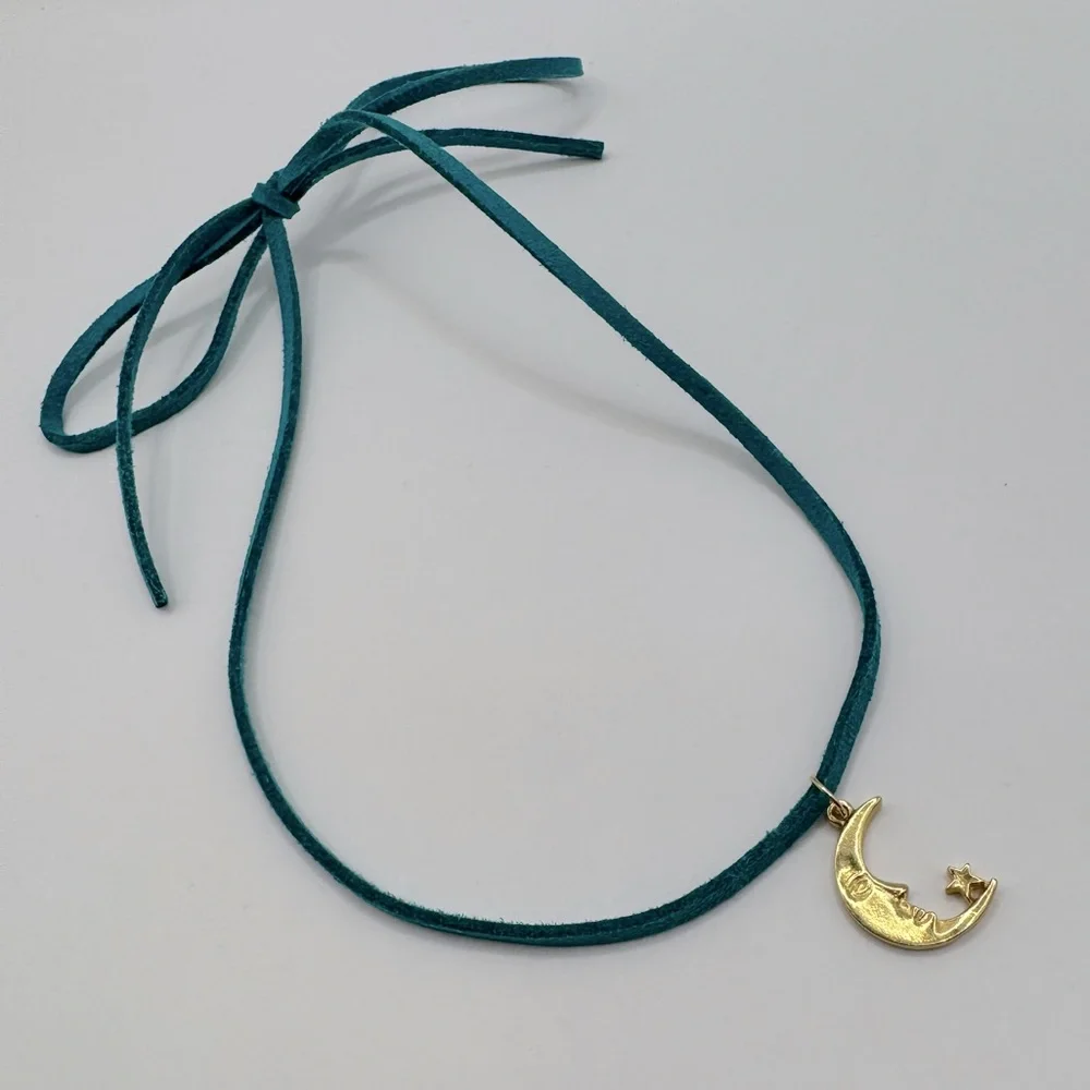 VINTAGE Gold-Tone Crescent Moon & Star Charm Choker Necklace